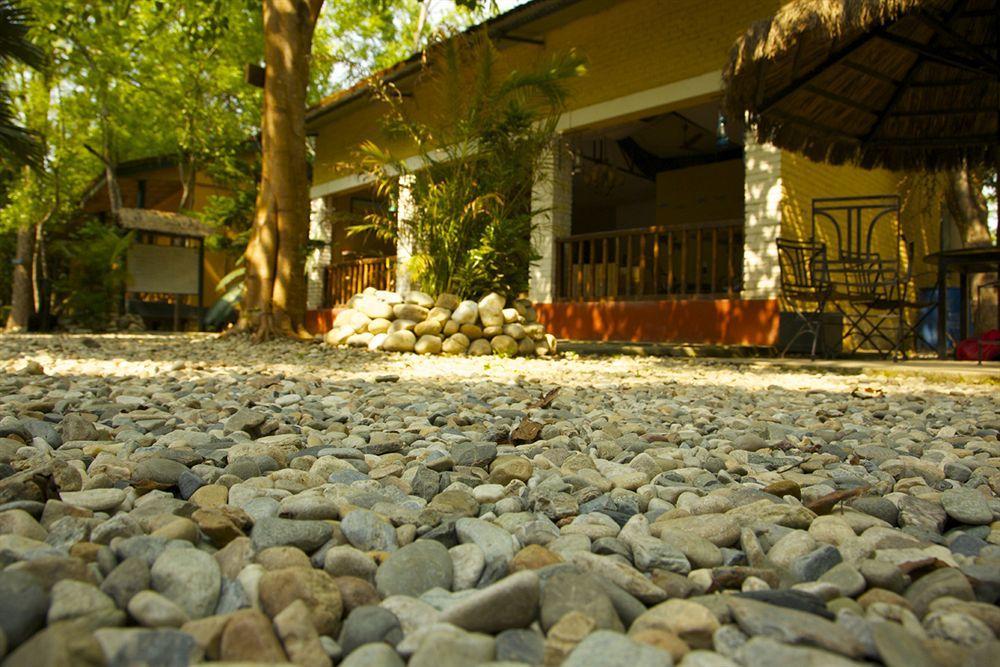 Maruni Sanctuary Lodge By Kgh Group Sauraha Dış mekan fotoğraf
