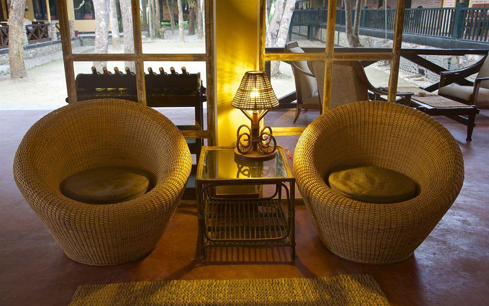 Maruni Sanctuary Lodge By Kgh Group Sauraha Dış mekan fotoğraf
